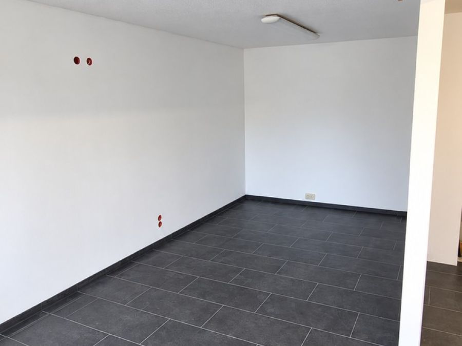 Raum mit neuem Fliesenboden